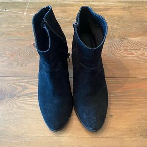 Urban Outfitters suede black bootie size 6